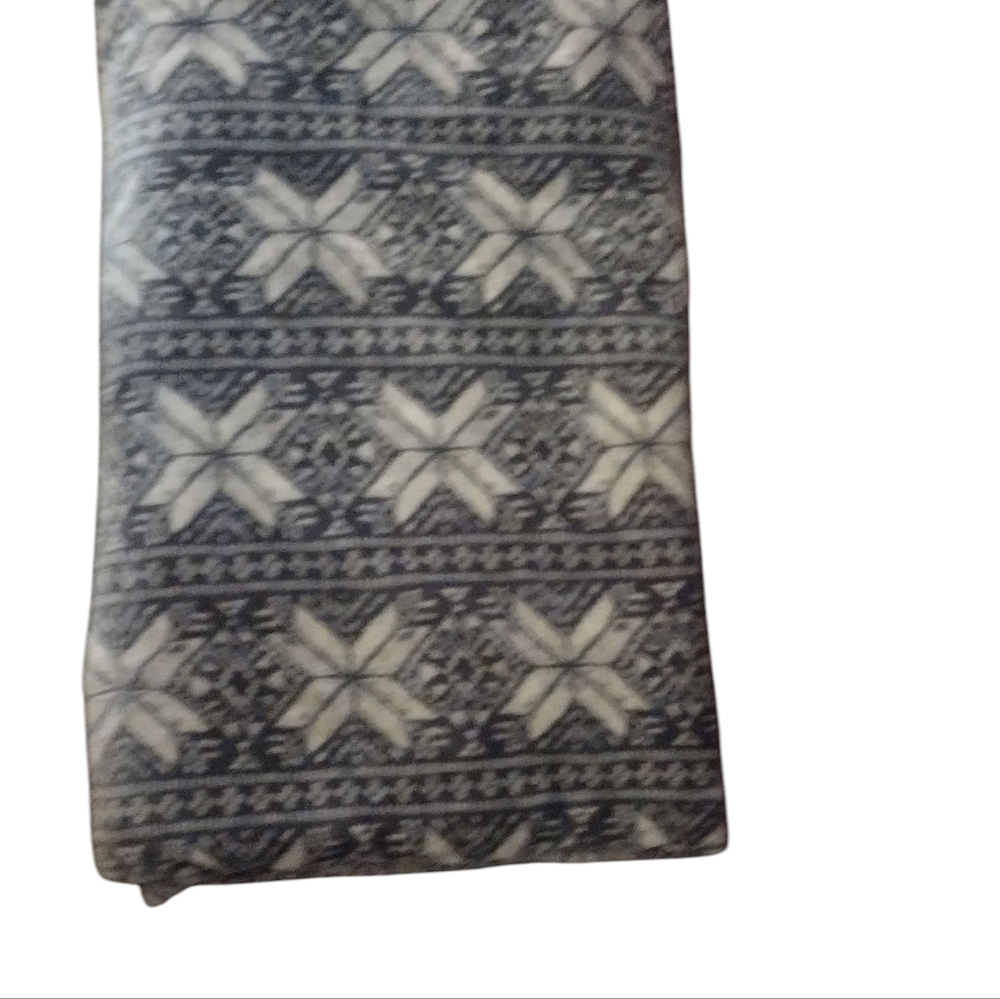 Geometric Patterned Blanket - Picture 3 of 3